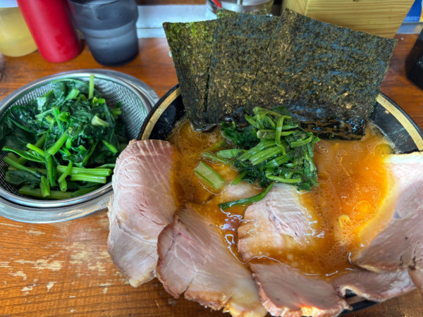 「チャーシュー麺+ほうれん草」@末廣家の写真