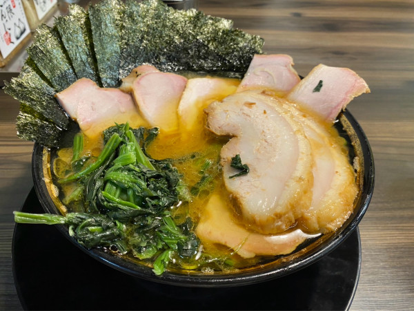 「チャーシューメン　チャーシュー増し　バラ2枚　のり　カタコイオオ」@家系ラーメン がくの写真