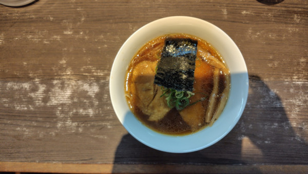 「醤油チャーシュー麺」@支那そばや 本店の写真