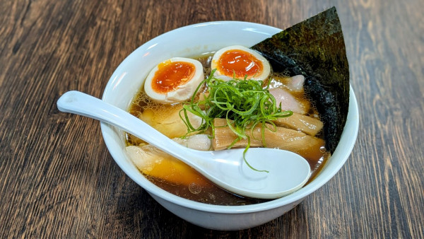 「特製醤油らぁ麺＋卵かけご飯（1,300円＋250円）」@らぁ麺 大金星の写真