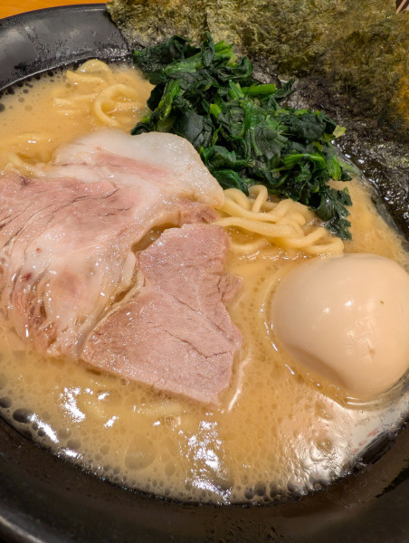 「デラックスラーメン」@家系ラーメン 頂㐂家の写真