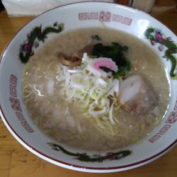 塩とんこつそば(900円)