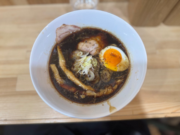 「古町ブラックラーメン900円＊プレオープン特価500円」@古町めんの坊の写真