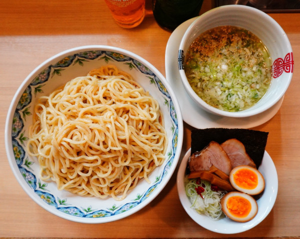 「粟国の塩つけそば+くんせい玉子+ビール中瓶」@中華そば 多賀野の写真