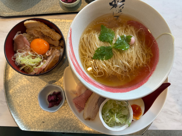 「中華そば白 チャーシュー丼付き」@らぁ麺・つけ麺 彩はにほへとの写真