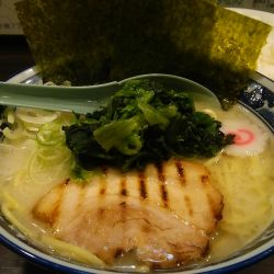 濃厚豚骨ラーメン 塩 並 850円＋ライス 150円