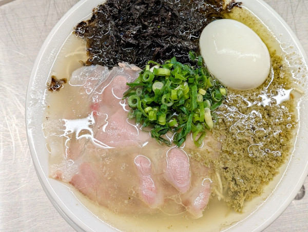 「牡蛎塩ラーメン＋味玉」@むかん  錦糸町店の写真