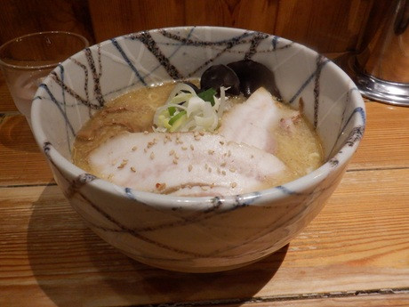 「しおらーめん」@らーめん風来居 神田秋葉原店の写真