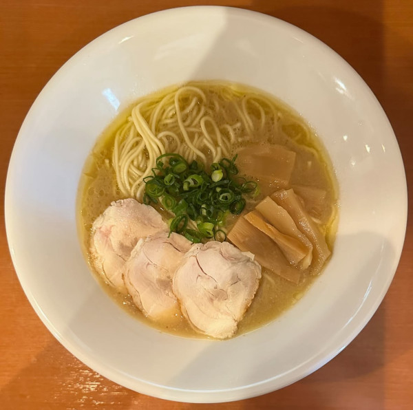 「彩鶏らぁ麺 塩鶏油」@鶏ポタラーメン 彩鶏の写真