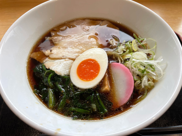 「ごま香る黒醤油ラーメン」@谷川岳PA下りの写真