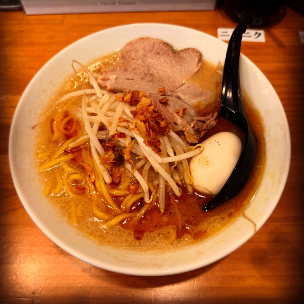 「辛味噌ラーメン＋味玉」@花木流味噌 仙台総本店の写真