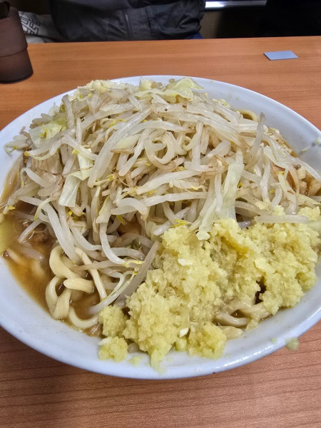 「大ラーメン 豚追加×2 たまねぎ ショウガ 生たまご」@ラーメン二郎 仙台店2の写真