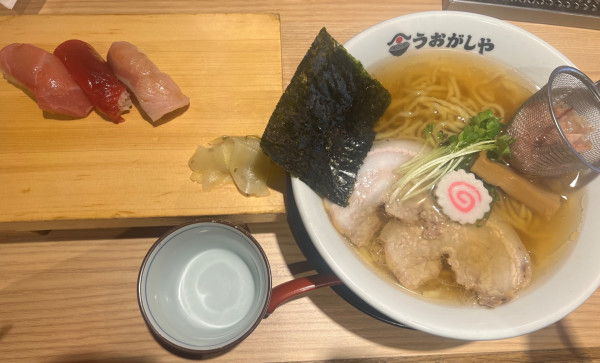 「【朝ラー】握り3貫+ラーメン1000円」@鮨とラーメン うおがしや 新橋店の写真