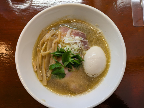 「煮干しらー麺＋煮玉子＋まぜ玉」@拉麺 芳の写真