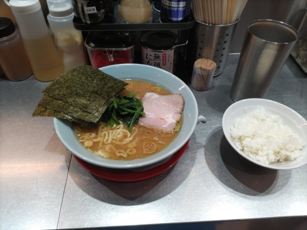 「家系ラーメン」@箕輪家 中野旗艦店の写真