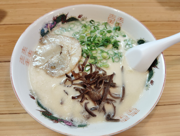 「博多豚骨ラーメン　　　750円」@コハクノトキの写真