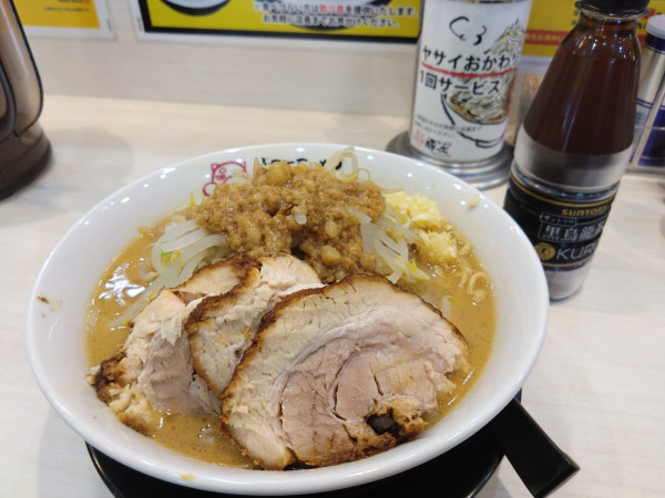 「中らーめん　豚４枚　ヤサイおかわり」@ラーメン 豚っちの写真