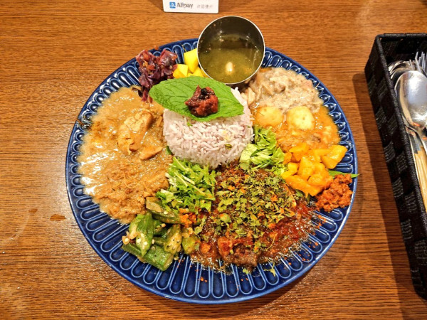 「3種盛りカレー」@東京間借りカレー シモカワスパイス 新宿店の写真