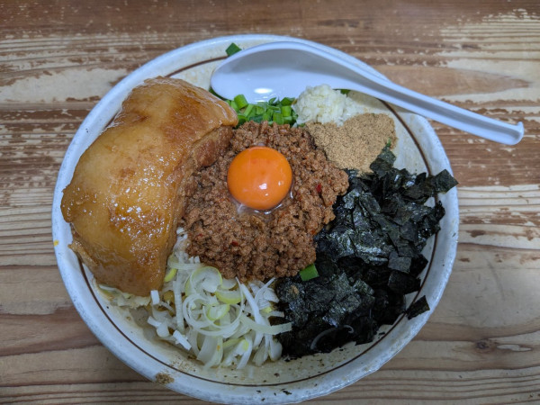 「トロ豚まぜソバ 1340円」@麺 酒 やまのの写真