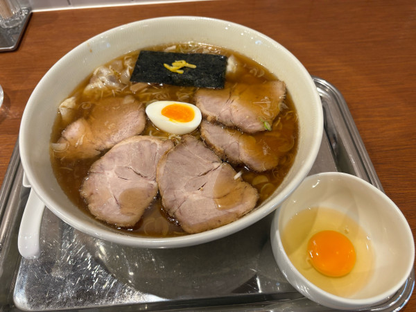 「チャーシューワンタン麺 + 生玉子」@昭島 大勝軒の写真