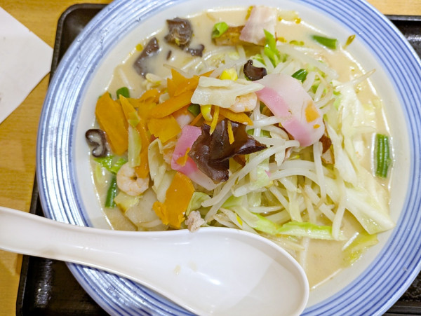 「野菜たっぷりちゃんぽん（麺少なめ）」@長崎ちゃんぽん リンガーハット 品川シーサイドフォレスト店の写真