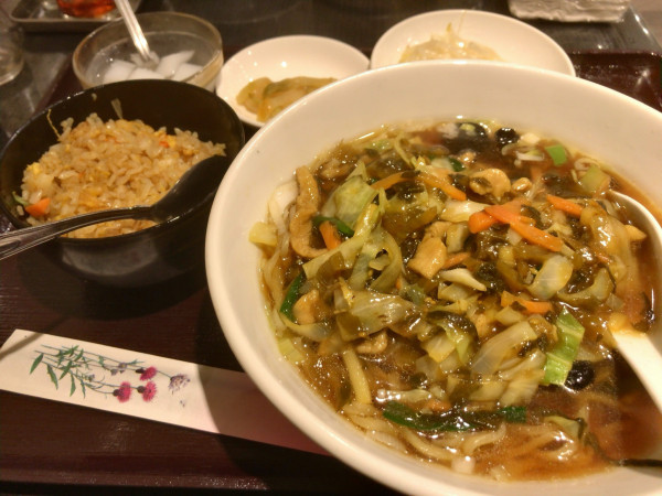 「高菜らーめんと半チャーハン」@香満園 石神井公園店の写真