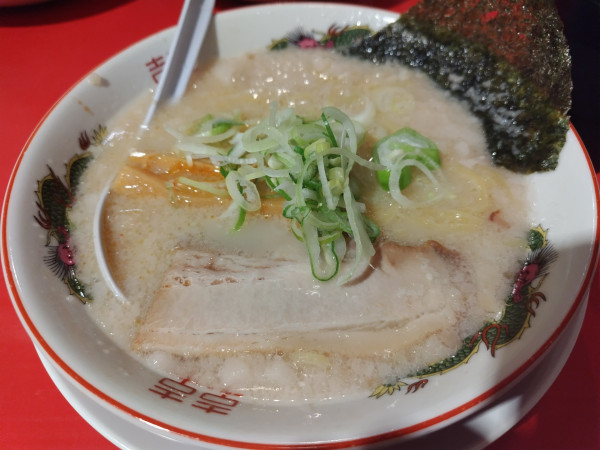 「塩とんこつ」@東京豚骨拉麺 ばんから 池袋本店の写真