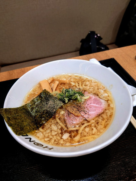 「背脂醤油らぁめん」@本田麺業 エミテラス所沢店の写真