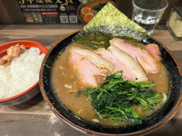 「ラーメン　ライス」@神田ラーメン わいず 神田本店の写真