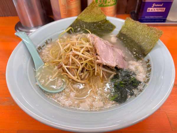 「ネギ塩ラーメン＋チャーシュー3枚」@ラーメンショップ椿 春日部備後店の写真