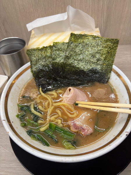 「ラーメン」@王道家直伝 との丸家 越谷店の写真