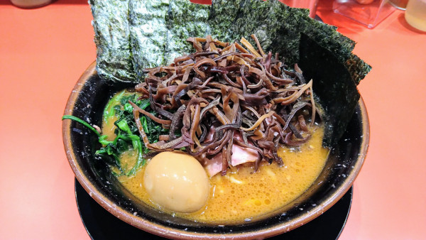 「とらきちラーメン(中盛･味濃いめ･麺硬め)＋キクラゲ」@とらきち家の写真