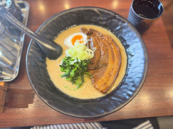 「豚角煮ラーメン1180円＊オープン記念価格980円」@ラーメン 吉亭 小岩店の写真