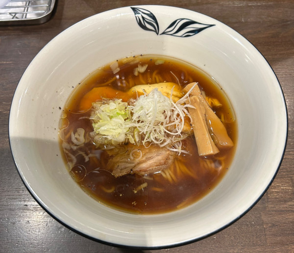 「媛っこ地鶏らぁ麺「錦」醤油¥1200」@らぁ麺BAR 錦 iwamotoの写真