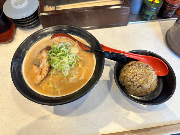 「柚みそらぁ麺 + 味噌チャーハン　セット」@味噌之達人の写真