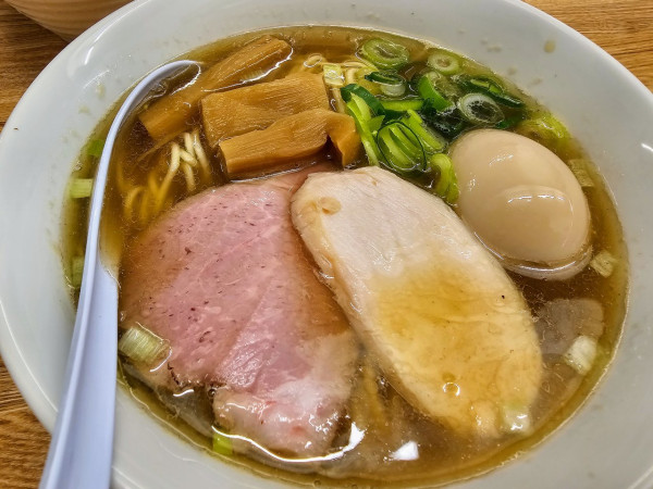 「煮干し白醤油ラーメン」@ラーメン いいかおの写真