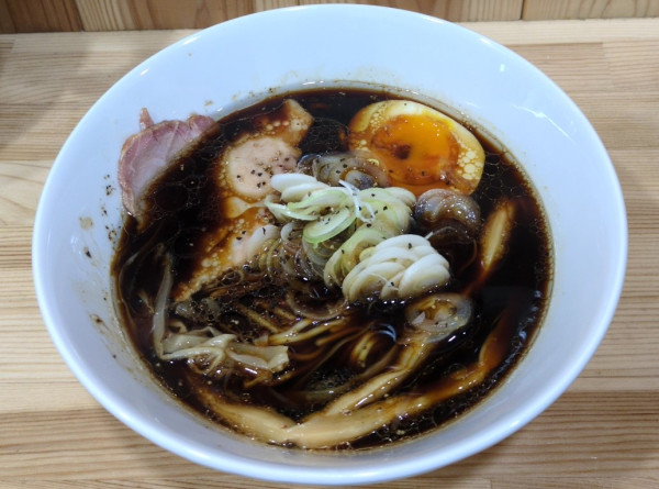 「古町ブラックラーメン」@古町めんの坊の写真