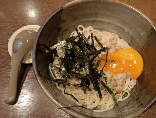 「冷やし納豆そば（￥1,100）」@小松庵の写真