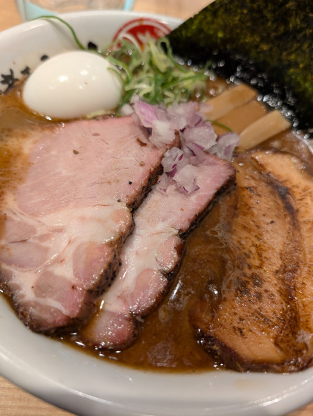 「特製焼きあご煮干しらぁめん」@焼きあご煮干しらぁめん とびうおの写真