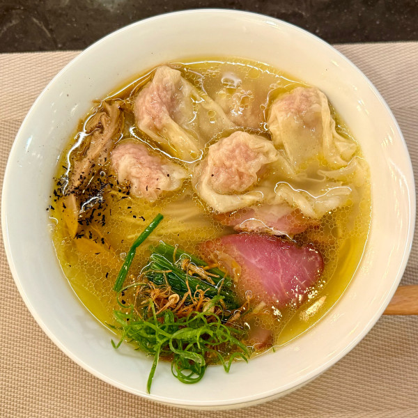 「塩雲呑麺（麺少なめ）¥1,300」@MENSHOの写真