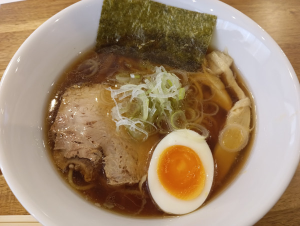 「麺処あす花のこの日のための醤油ラーメン」@アンプオキナワの写真