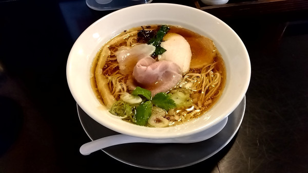 「中華そば（９００円）」@麺や 六助の写真