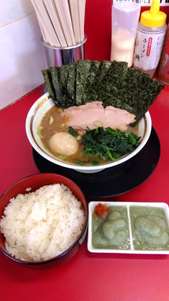 「のりたまラーメン+半ライス」@家系ラーメン王道家直伝 との丸家 松飛台店の写真