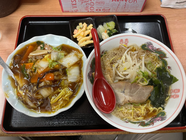 「本日の定食、ラーメンとミニ中華丼950円」@ラーメン大和の写真
