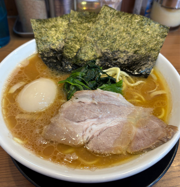「ラーメン（並）＋味玉＋無料ライス」@横浜家系ラーメン ひじり家の写真