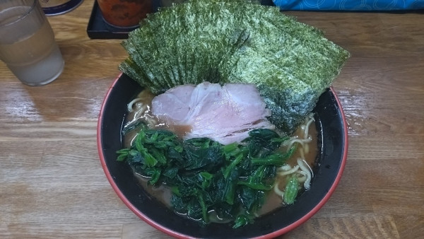 「のり・ほうれん草ラーメン(大盛・のり増し)」@麺家 紫極の写真