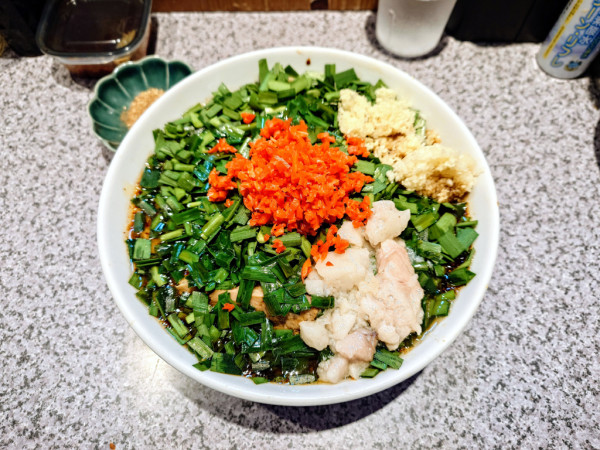 「限定 西蒲式にら担々麺+ウデ肉」@ラーメン宮郎の写真