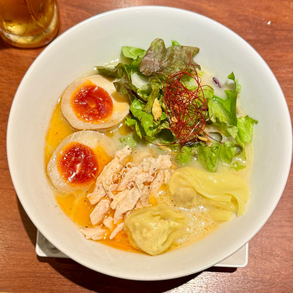 「特選鶏白湯塩そば彩り小籠包生ビール」@自由が丘 蔭山樓 ウィング高輪店の写真