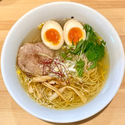 塩らぁ麺 ¥900円（味玉サービスCP）