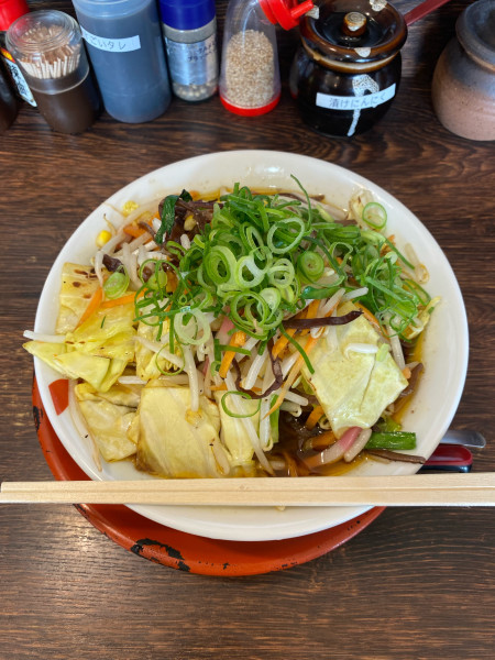「スタミナ旨辛ヤサイらーめん」@ヤサイラーメン三十二匁の写真